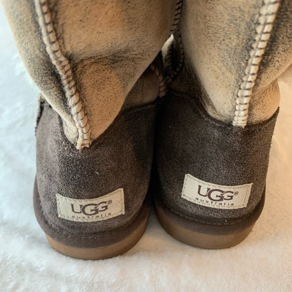 UGG Boots - Picture 3 of 4